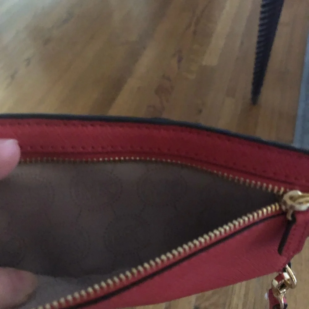 Michael Kors 6 slot wristlet in Beautiful coral 🪸 color, with zipper in back . - Picture 4 of 10